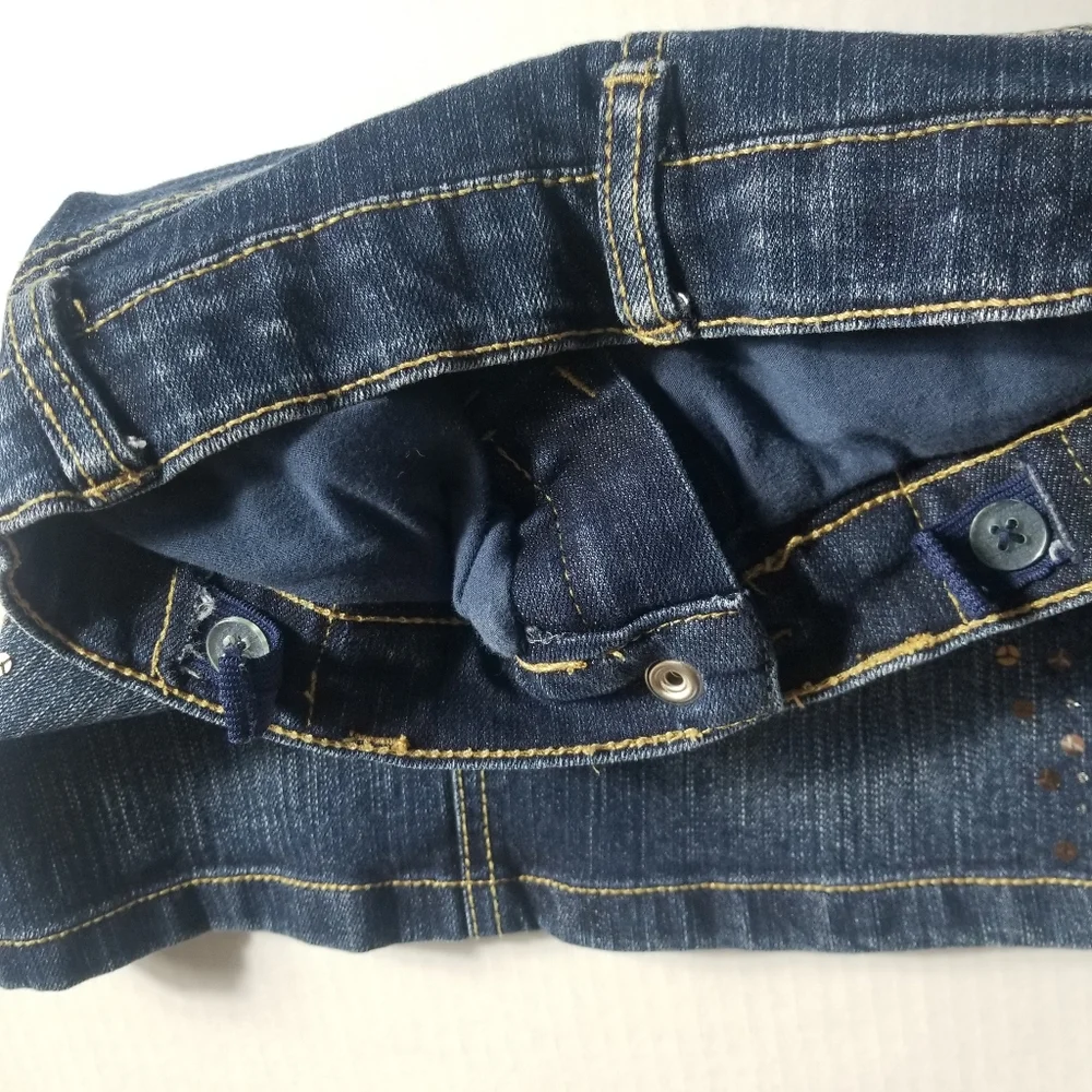 CHILDRENS PLACE JEAN SKIRT SIZE 6 W/SHINY SEQUINS ON FRONT SIDES ATTACHED SHORTS